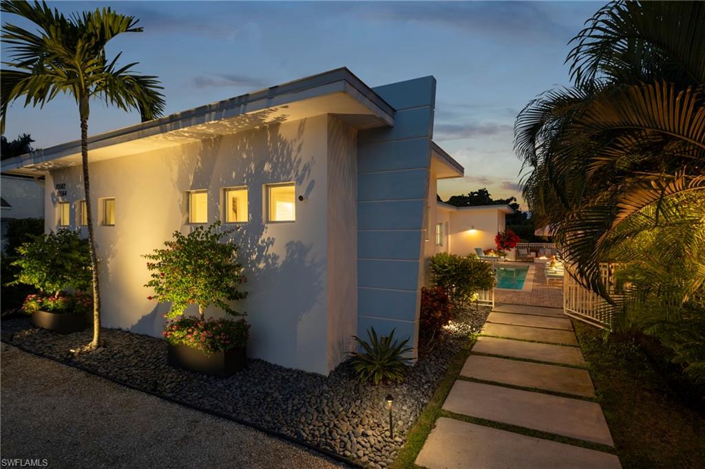10042 Vanderbilt DR