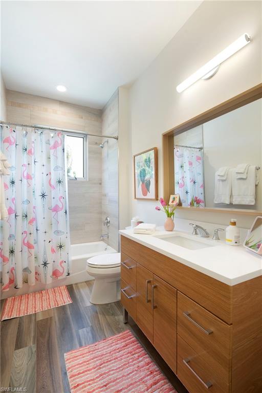 10042 Vanderbilt DR