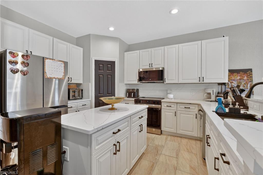 2645 Fishtail Palm CT