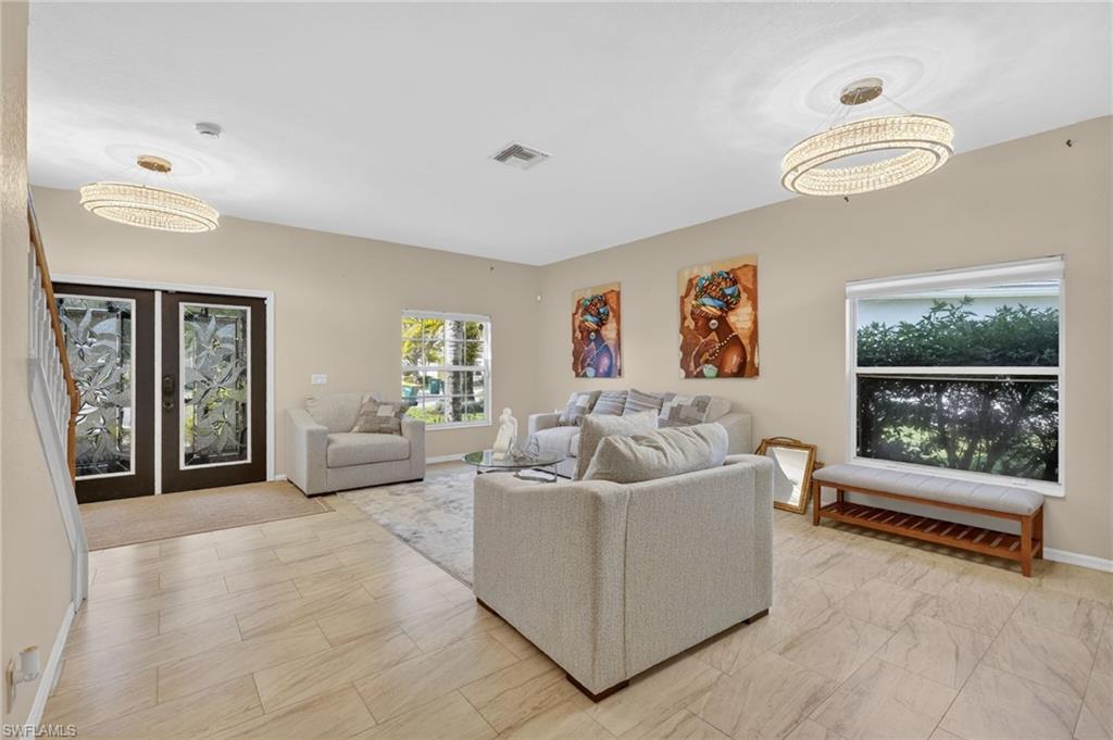 2645 Fishtail Palm CT