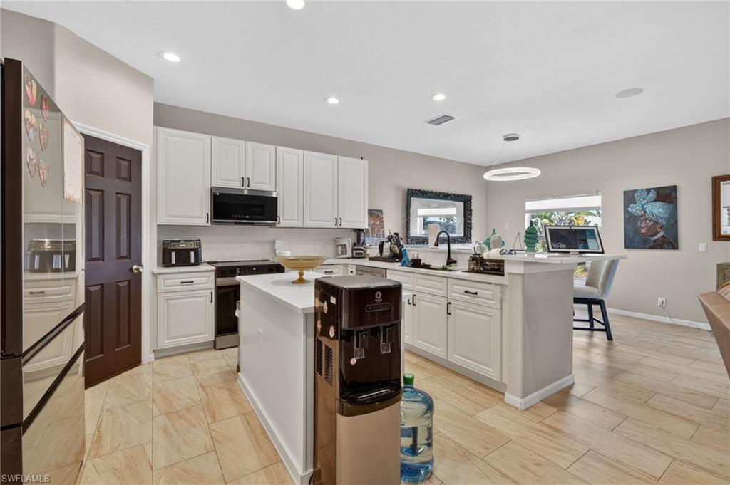 2645 Fishtail Palm CT