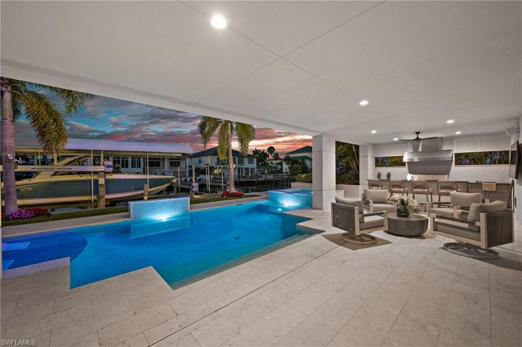 380 Trade Winds AVE