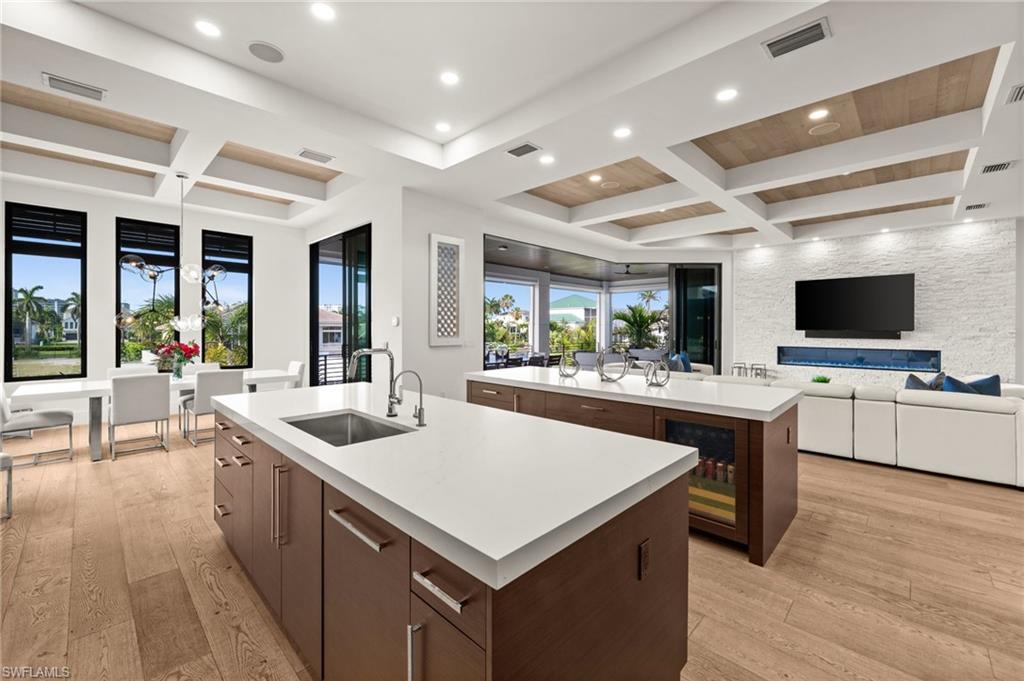 380 Trade Winds AVE