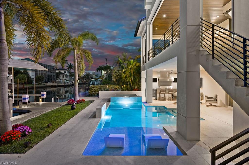 380 Trade Winds AVE