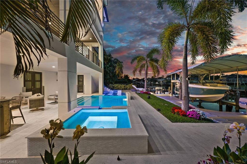 380 Trade Winds AVE