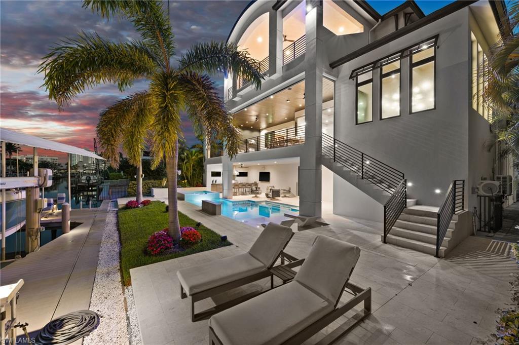 380 Trade Winds AVE