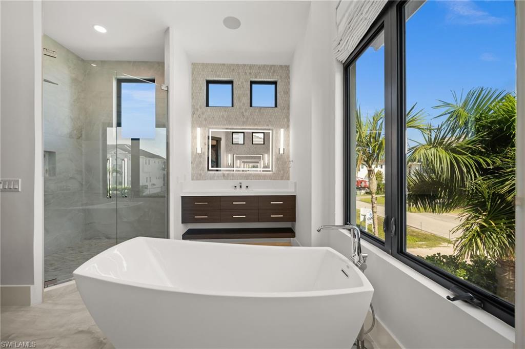 380 Trade Winds AVE