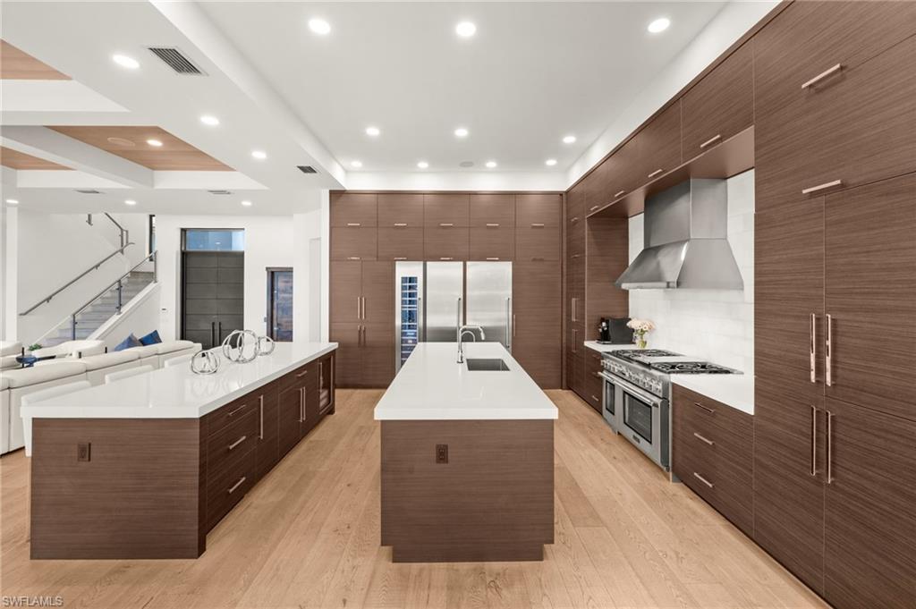 380 Trade Winds AVE