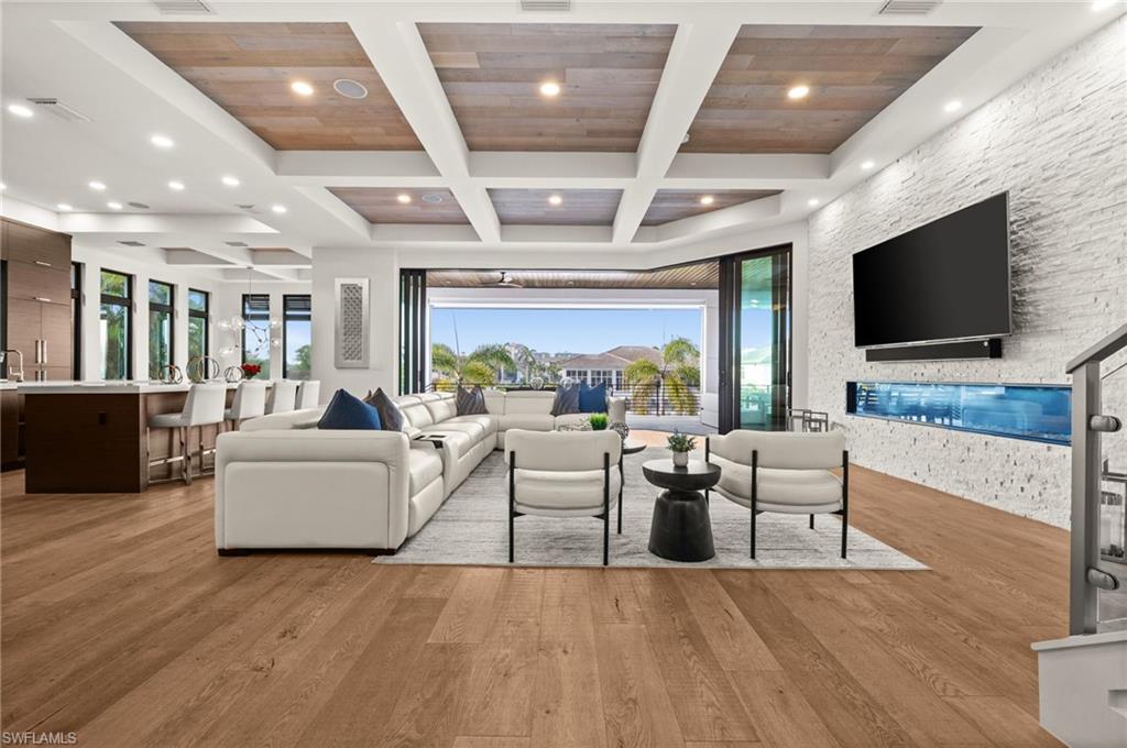 380 Trade Winds AVE