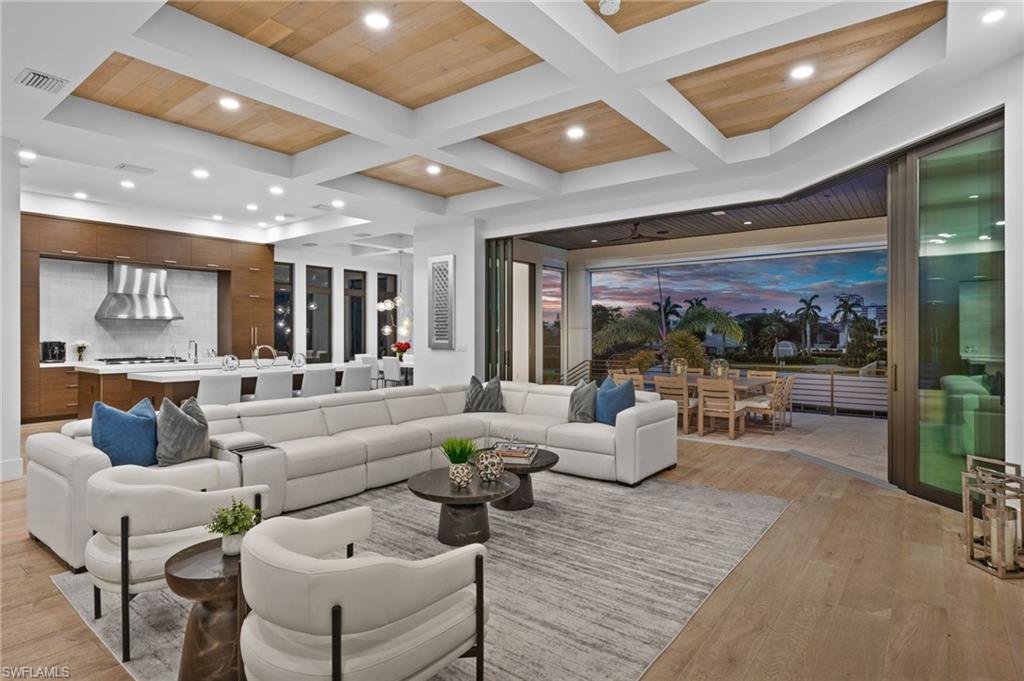 380 Trade Winds AVE
