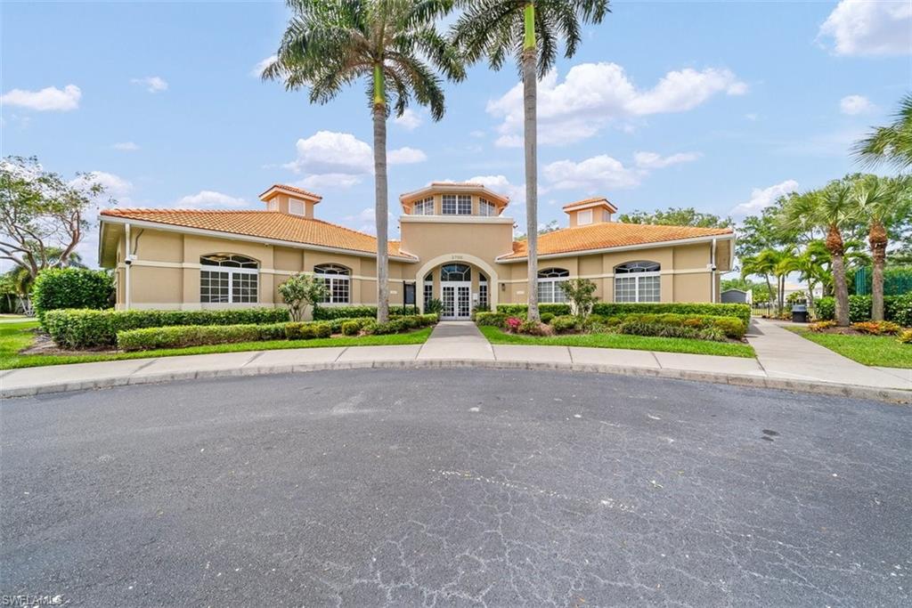 2038 Grove DR