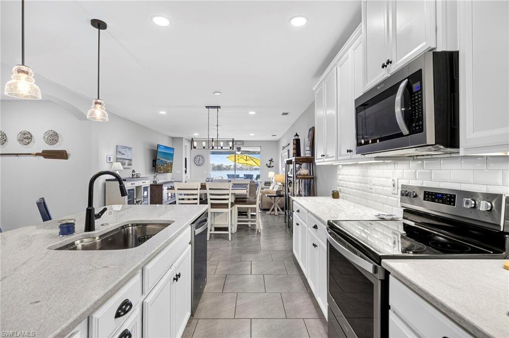14582 Edgewater CIR