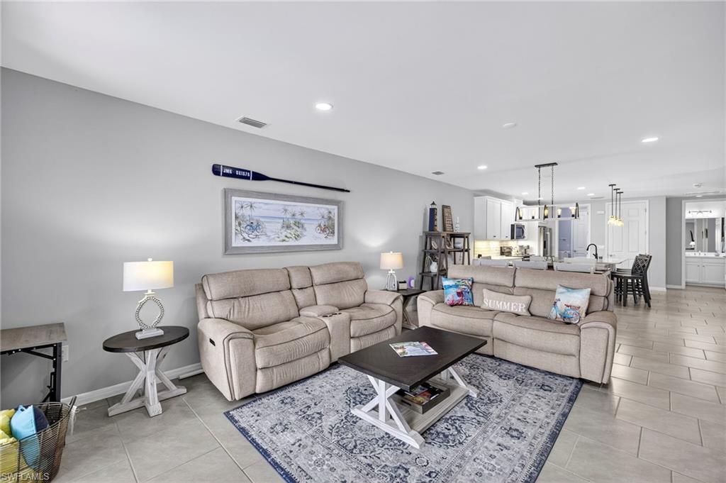 14582 Edgewater CIR
