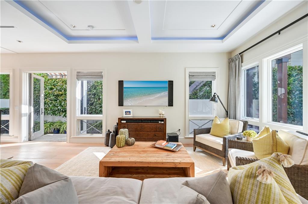 42 6th ST S