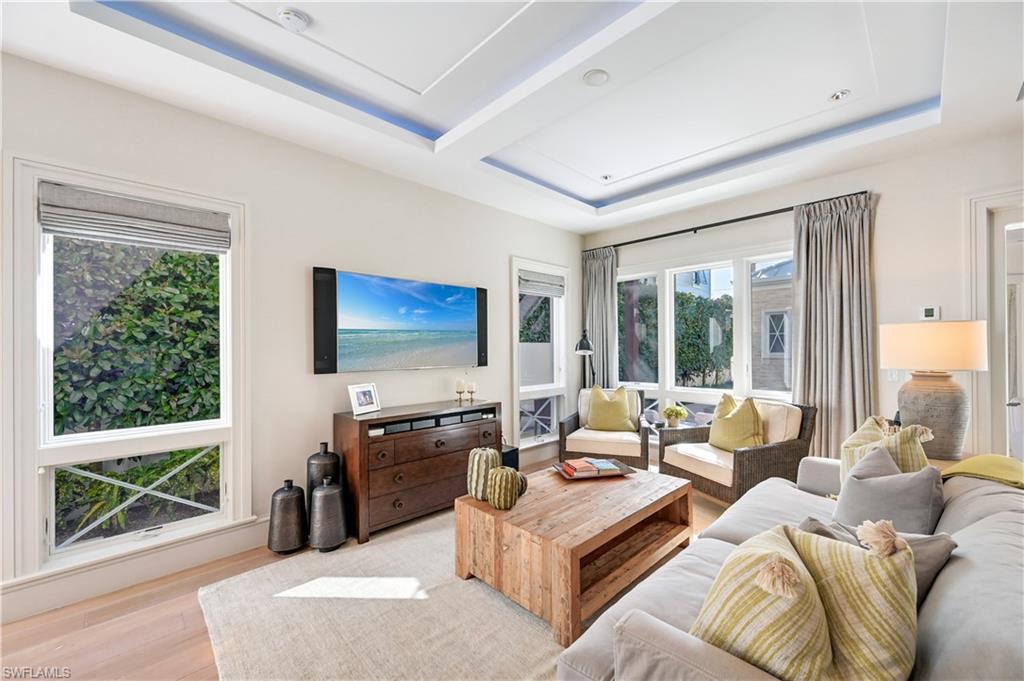 42 6th ST S