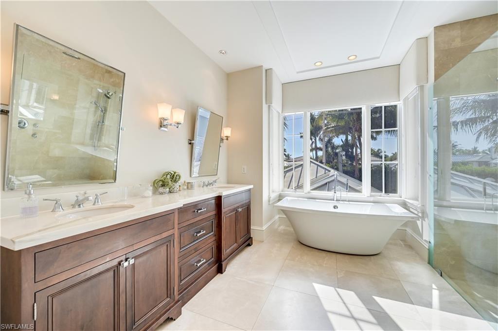 42 6th ST S