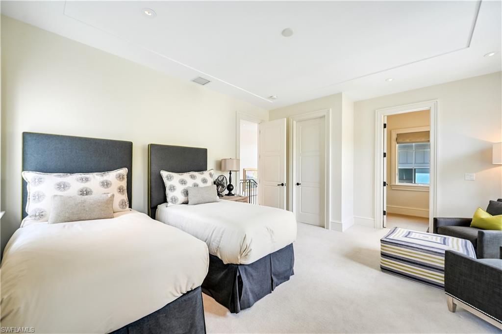 42 6th ST S