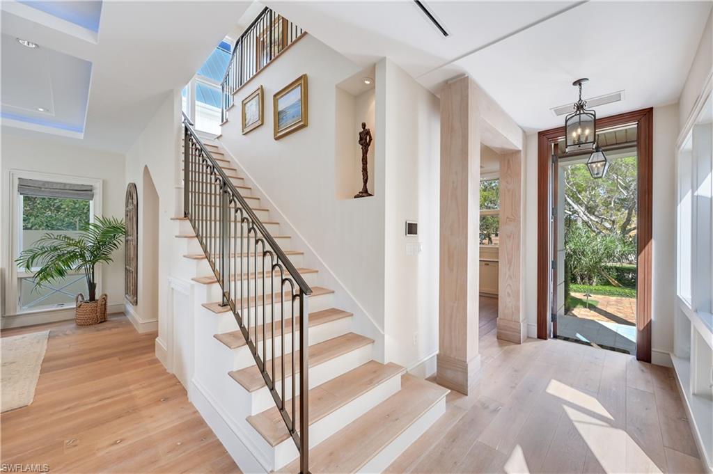 42 6th ST S