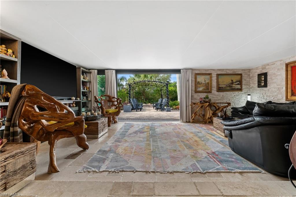 38 Willoughby DR
