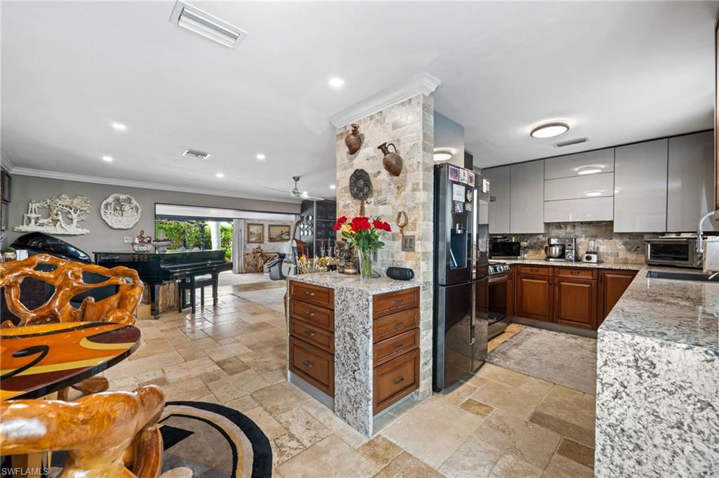 38 Willoughby DR