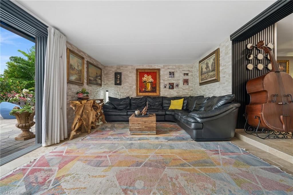 38 Willoughby DR