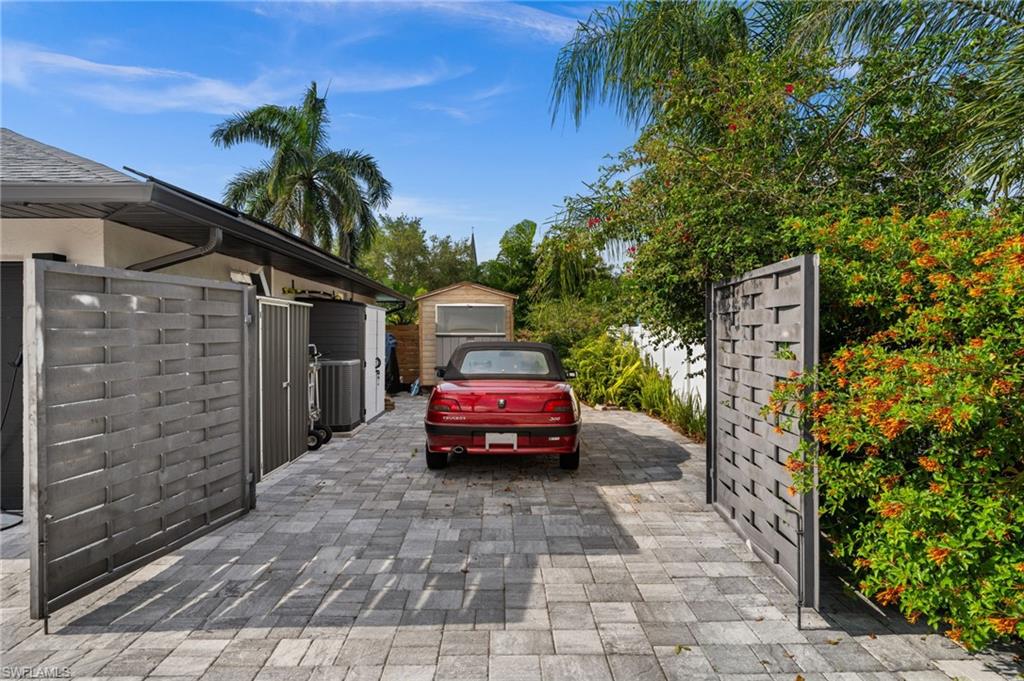 38 Willoughby DR