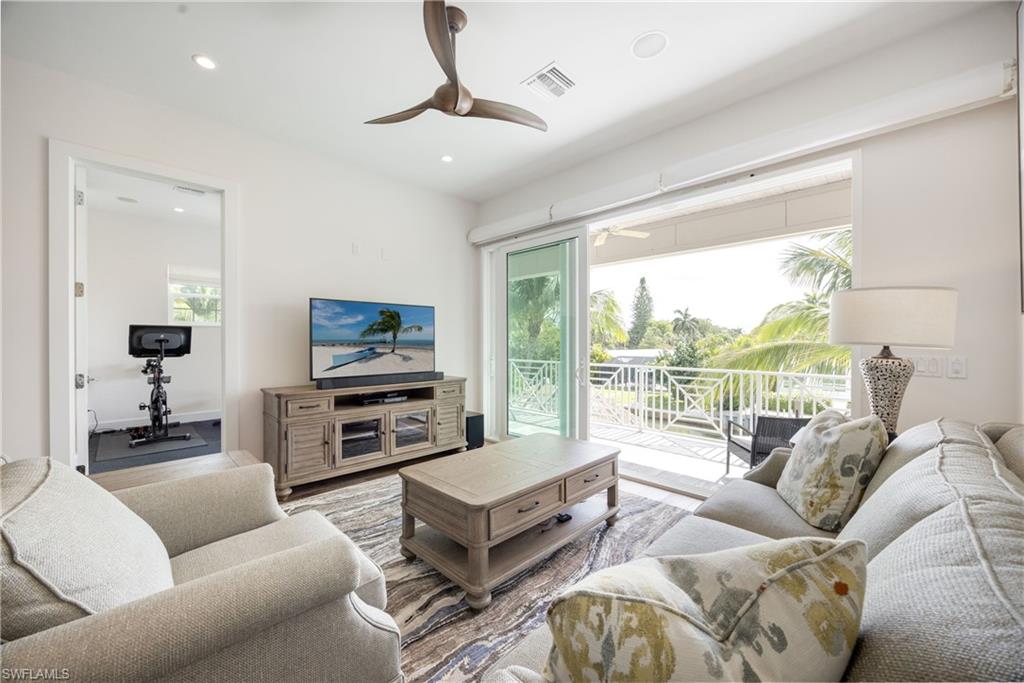 1571 Bonita LN