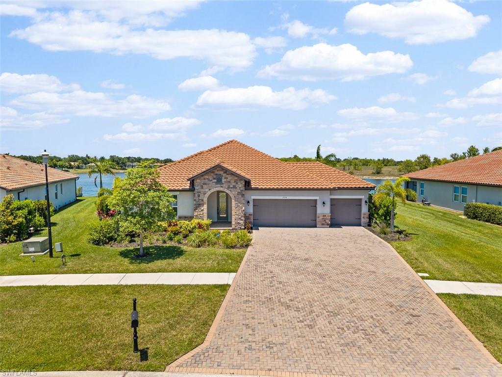 2038 Grove DR