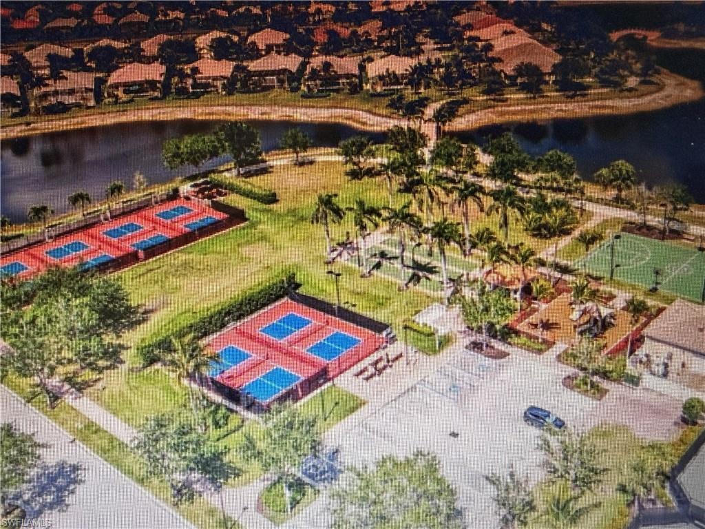 8736 Querce CT