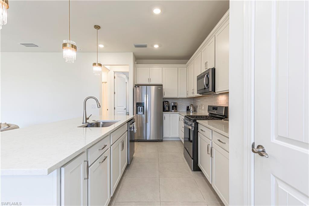 1854 Mesa LN