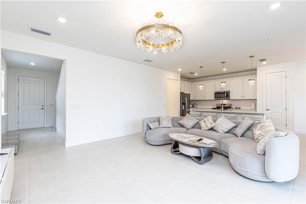 1854 Mesa LN