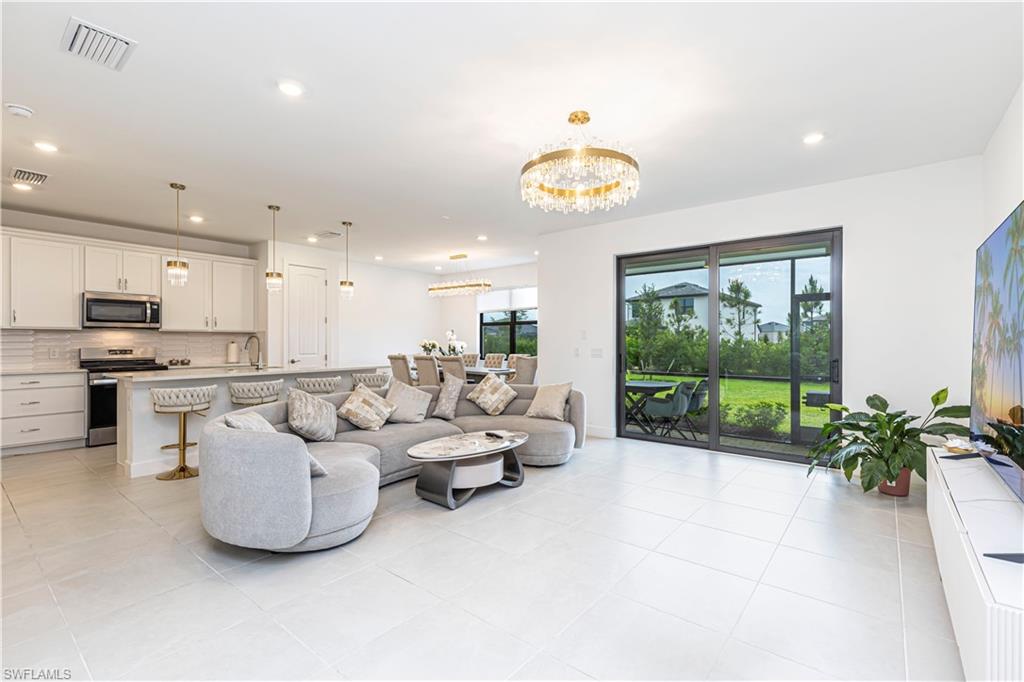 1854 Mesa LN
