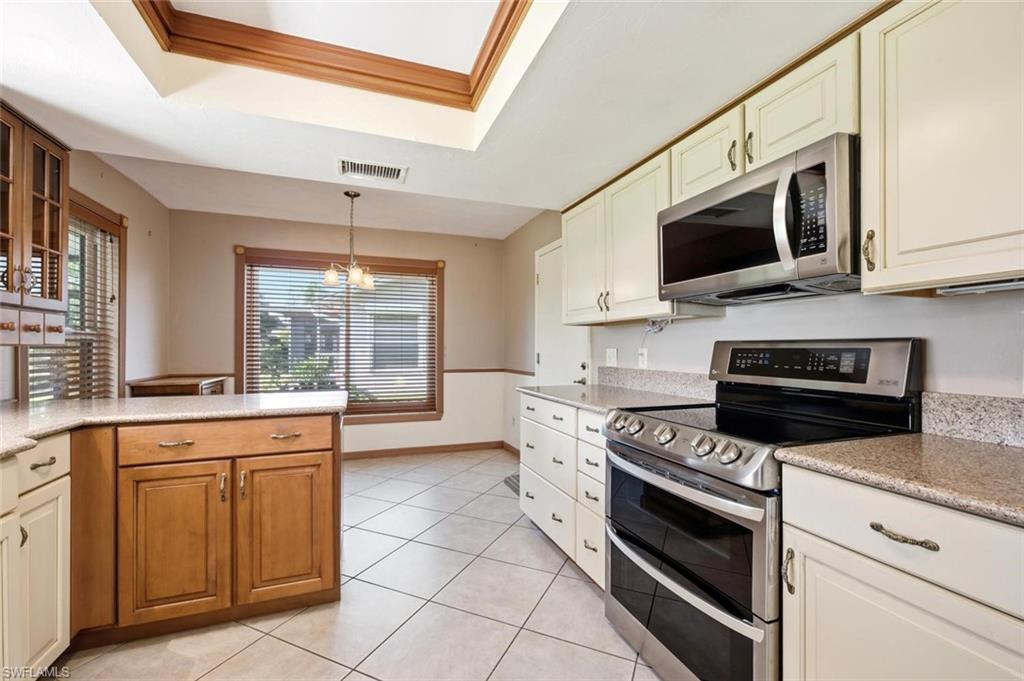 120 Fleur De Lis LN