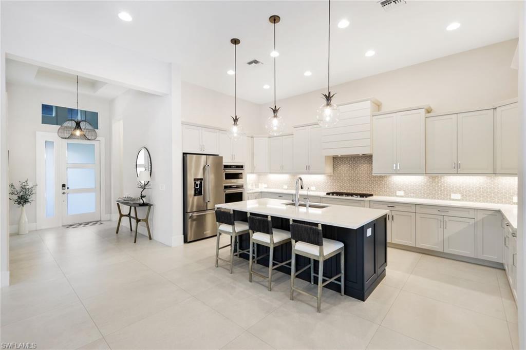 3176 Capistrano LN