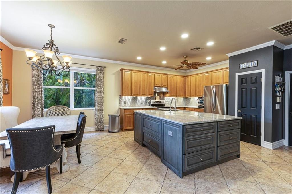 120 Burnt Pine DR