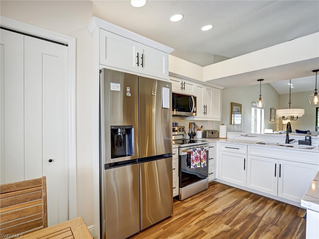 7300 Saint Ives WAY 5301