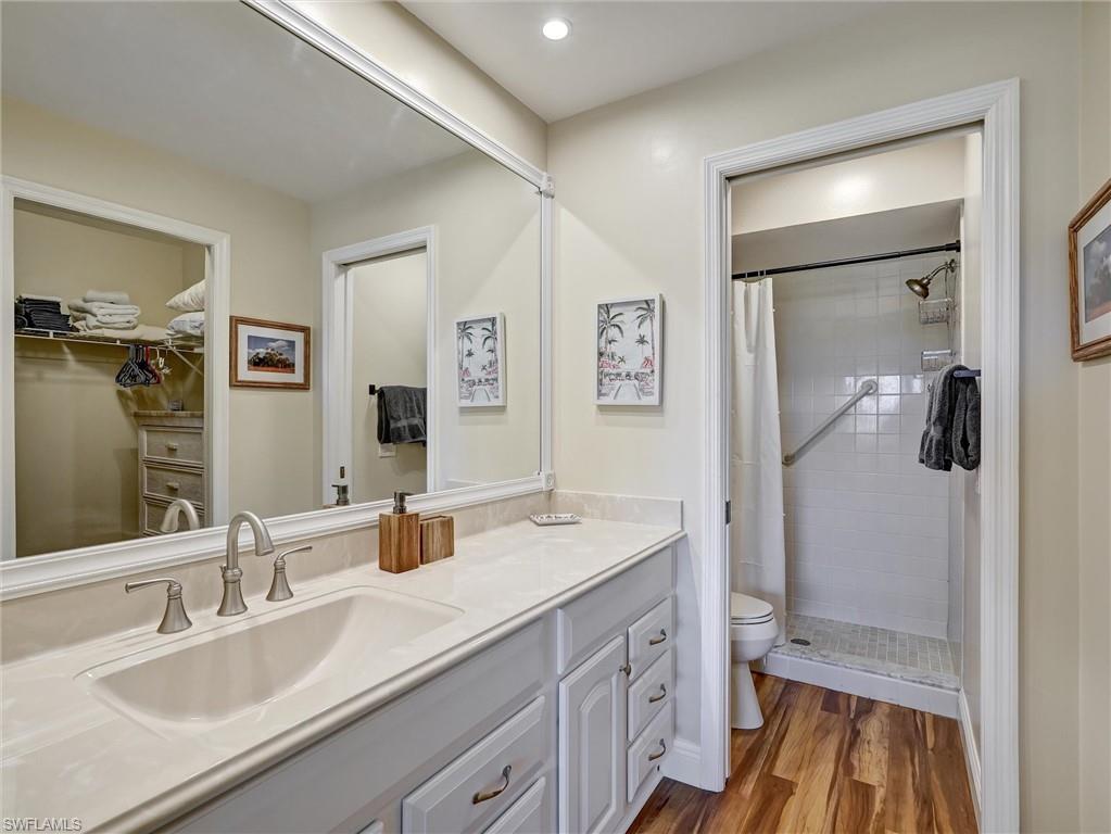 7300 Saint Ives WAY 5301
