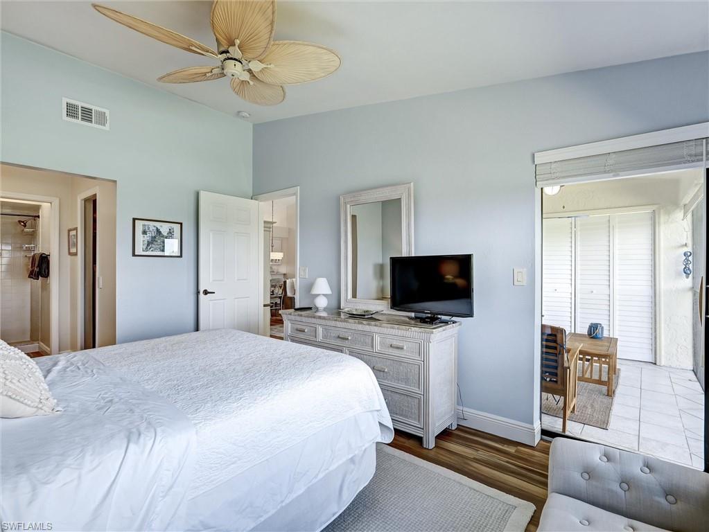 7300 Saint Ives WAY 5301