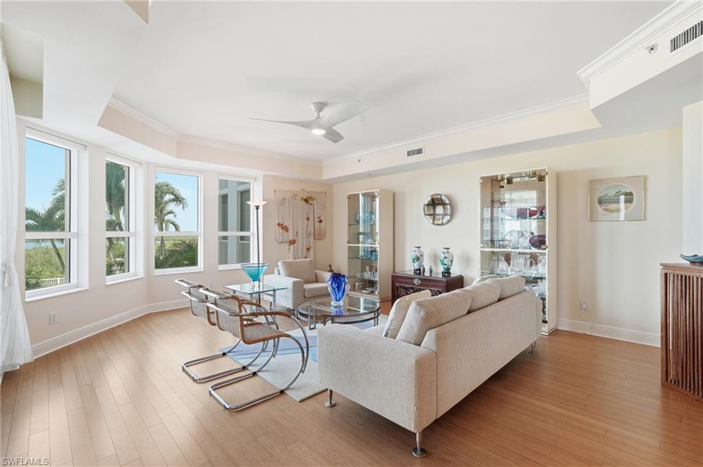 285 Grande WAY 401