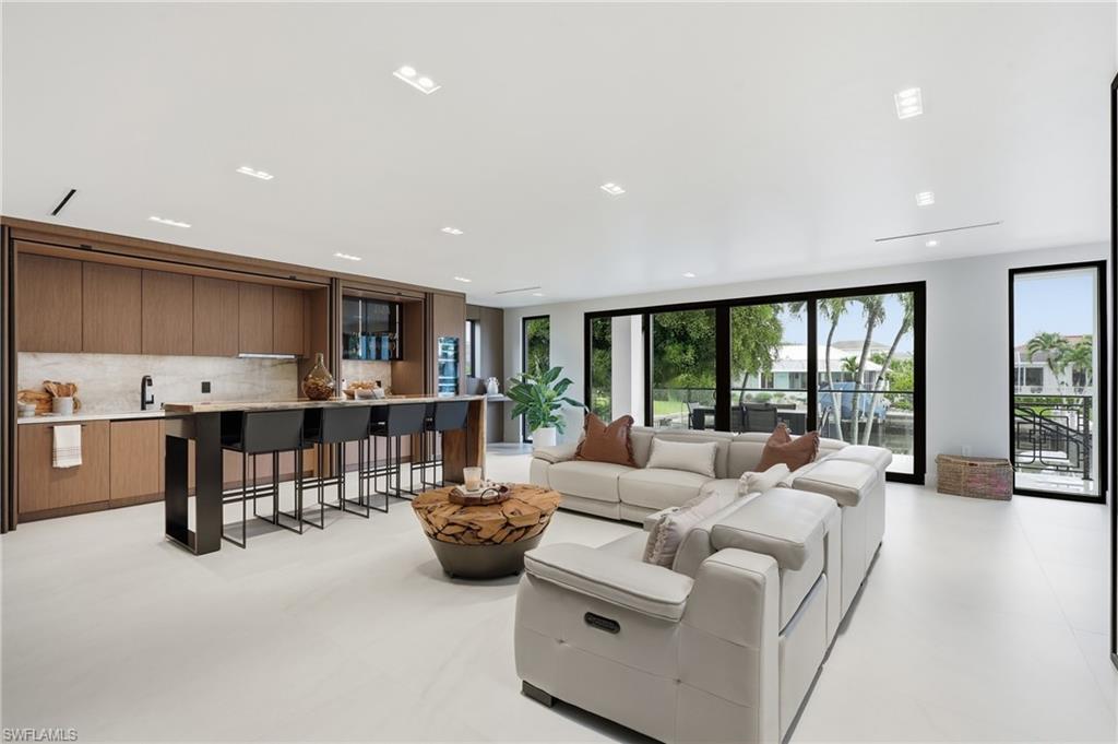 910 Beaver CT