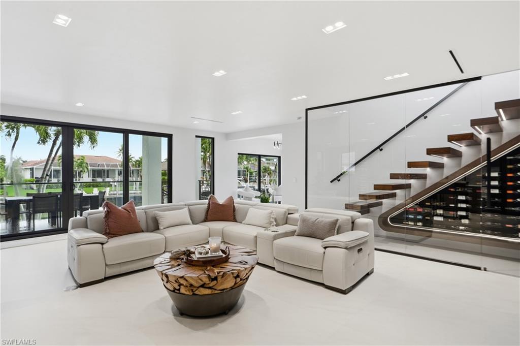 910 Beaver CT