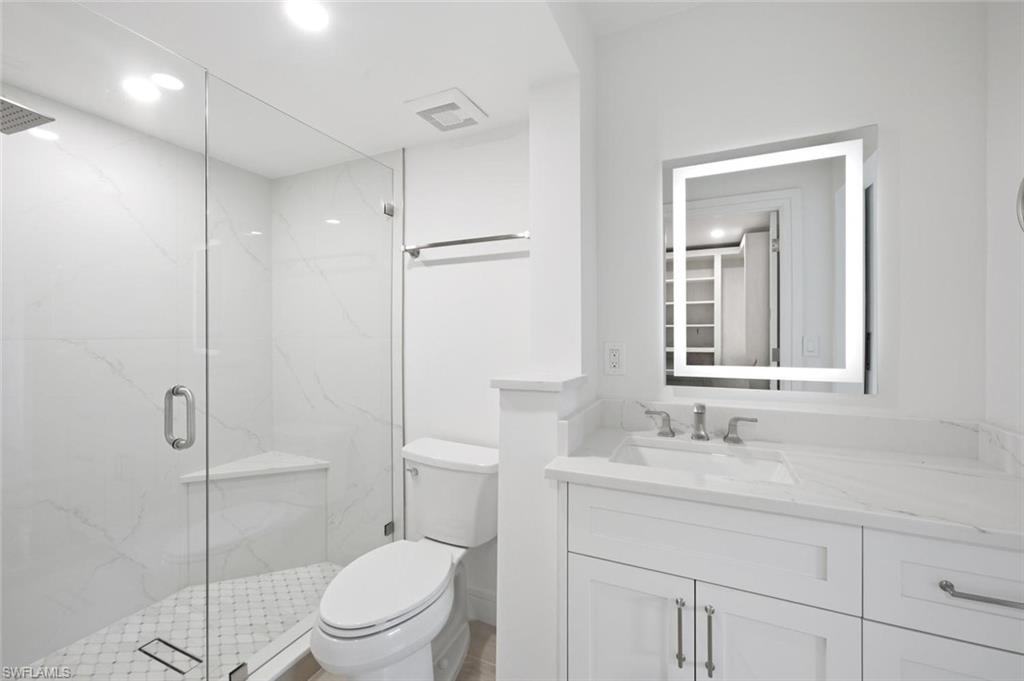 6985 Dennis CIR 204