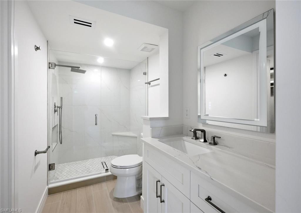 6985 Dennis CIR 204