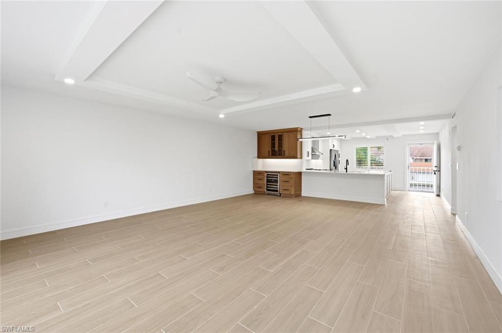 6985 Dennis CIR 204
