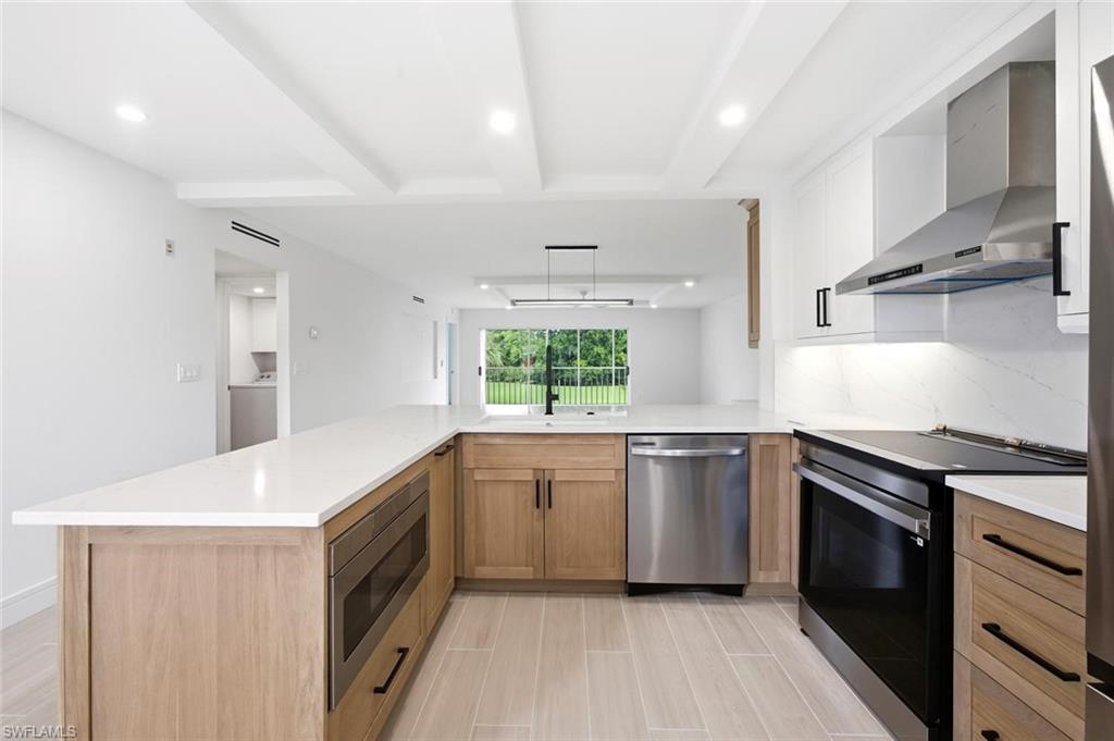 6985 Dennis CIR 204