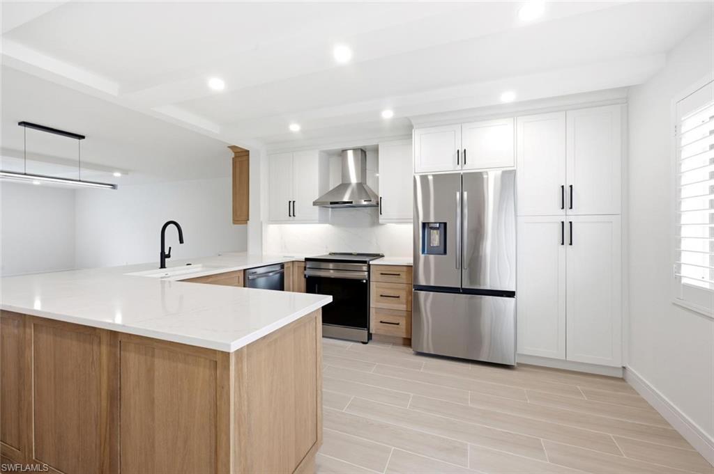 6985 Dennis CIR 204