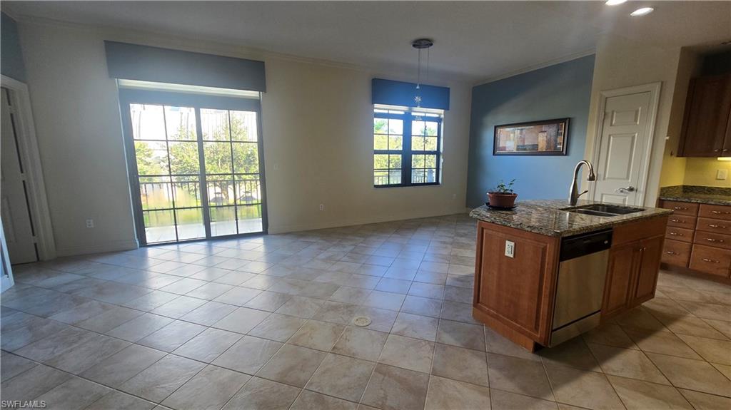 5076 Annunciation CIR 2203