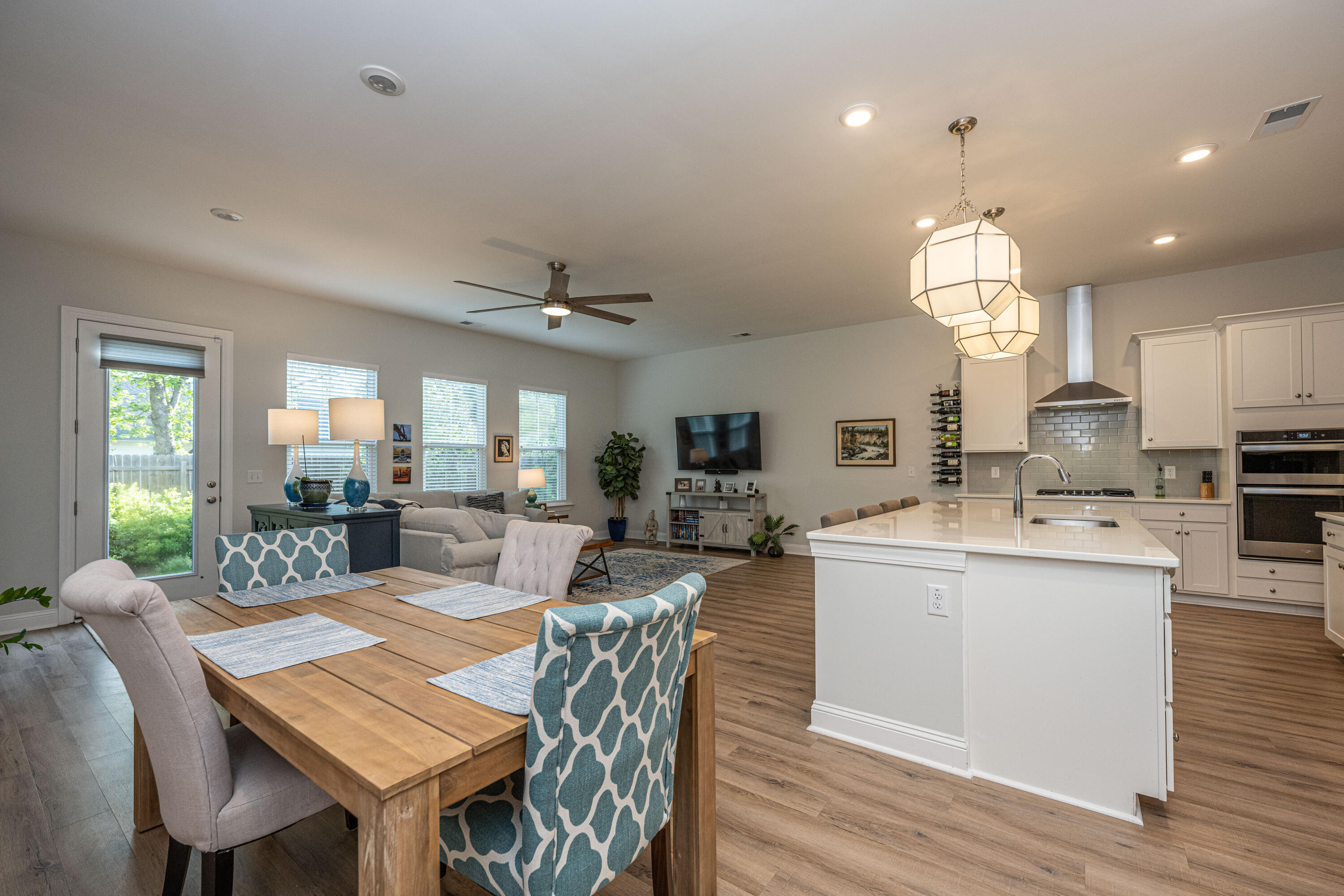 3048 Emma Lane