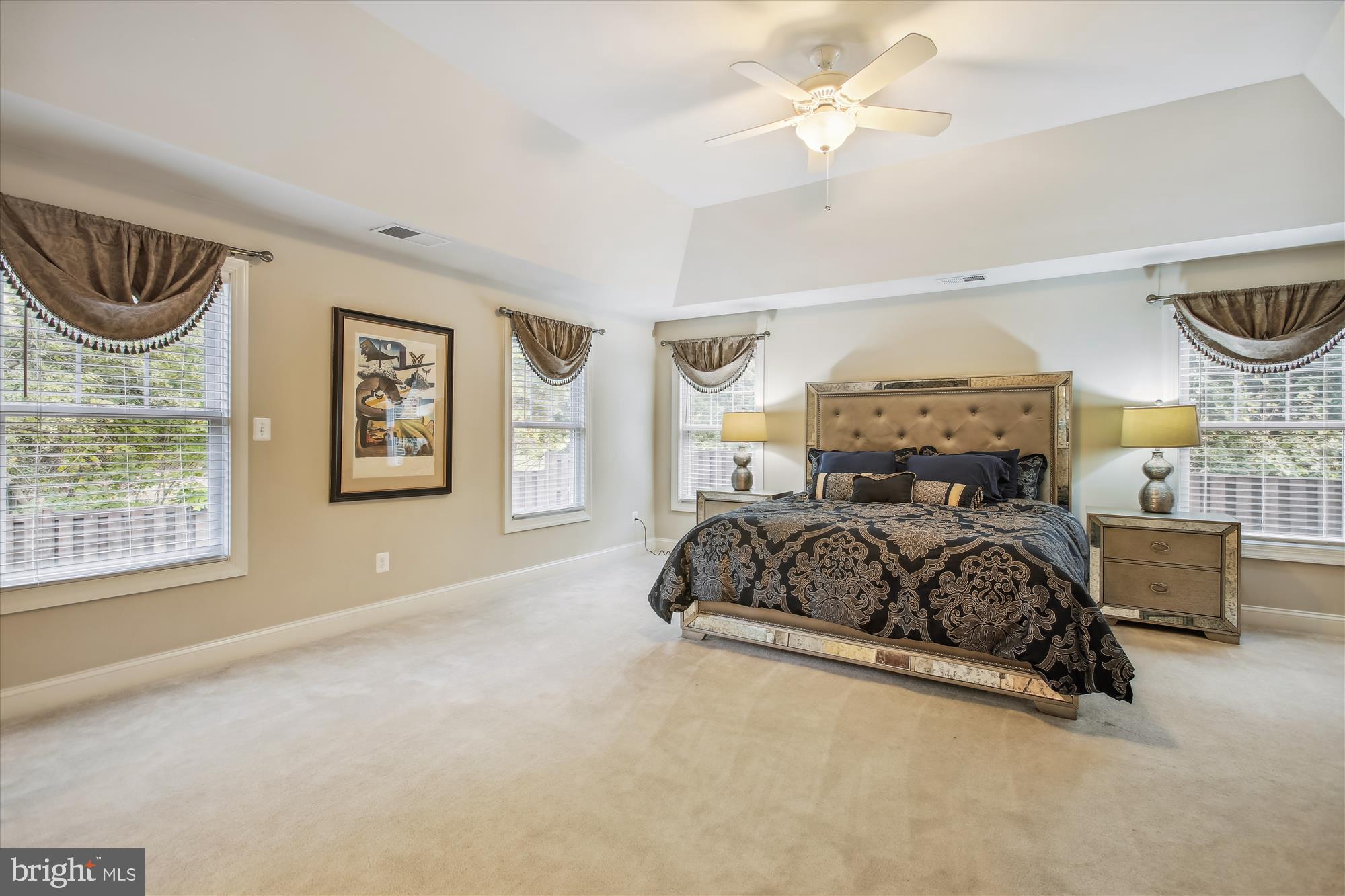 3827 LACY BOULEVARD
