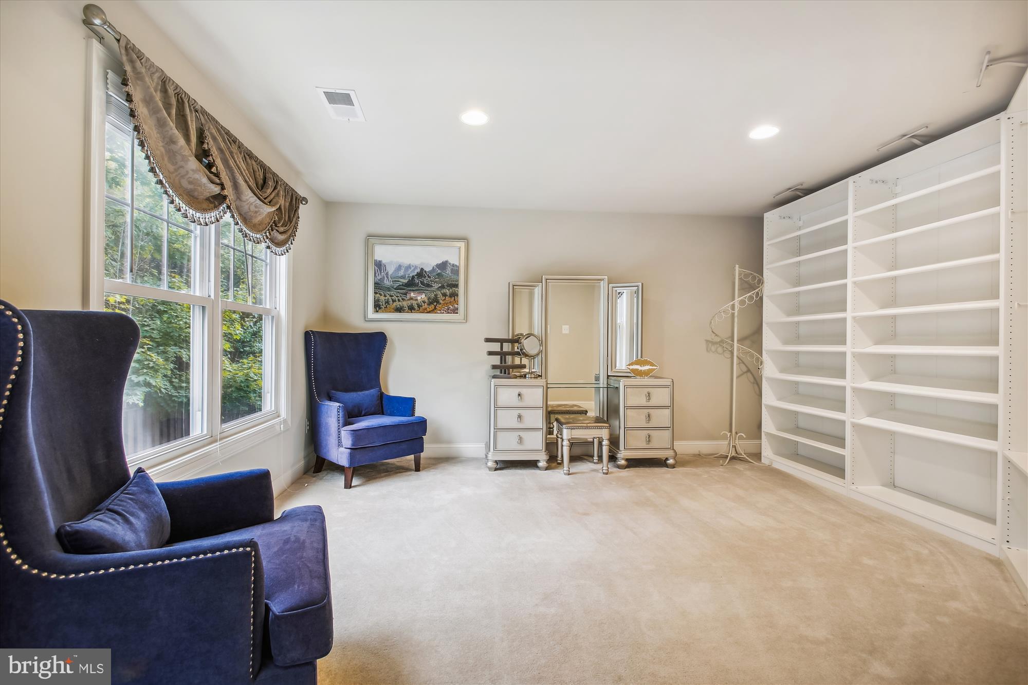 3827 LACY BOULEVARD